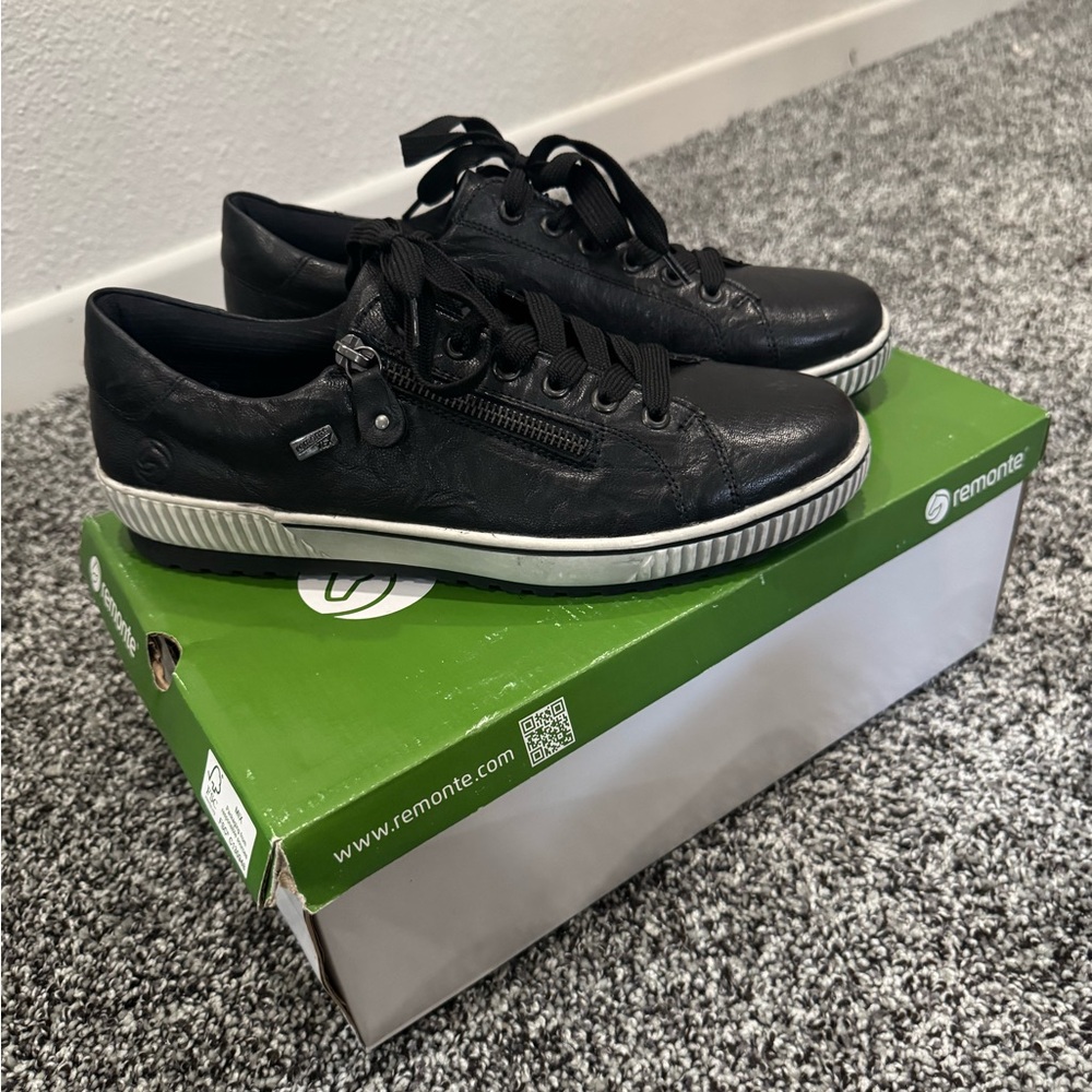 Remonte Black Leather Sneakers